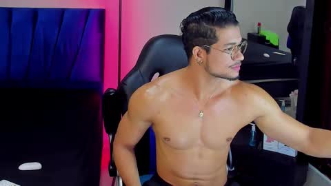 Im Nolan  online show from March 17, 2026, 7:39 pm