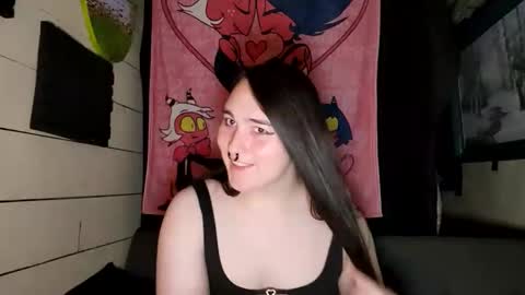 Snapshot of nonbinarybeauty20 chatting on April 30, 2026, 7:36 am nonbinarybeauty20 online show from April 30, 2026, 7:36 am
