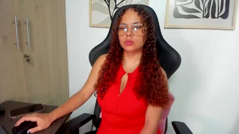 Snapshot of noor_bloom chatting on April 24, 2026, 1:57 pm Soy Ash online show from April 24, 2026, 1:57 pm