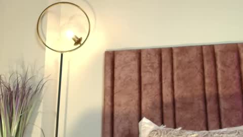 Nora Da Silva online show from November 15, 2025, 4:58 pm