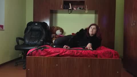 QueenManifest online show from November 30, 2025, 7:29 pm