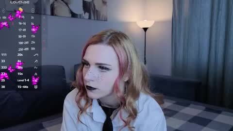 Elina online show from October 31, 2025, 9:54 am