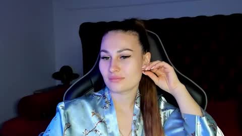 Snapshot of norafoxes chatting on November 25, 2025, 5:40 am NoraFoxes online show from November 25, 2025, 5:40 am