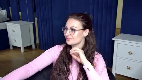 NoraFoxes online show from January 12, 2026, 3:39 pm