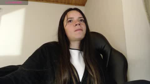 Snapshot of noreen_ chatting on December 3, 2025, 2:30 am noreen_ online show from December 3, 2025, 2:30 am