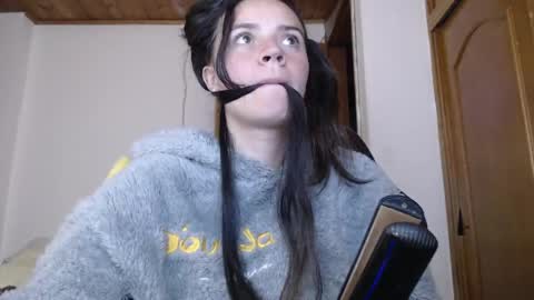 Snapshot of noreen_ chatting on May 17, 2026, 11:34 pm noreen_ online show from May 17, 2026, 11:34 pm