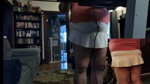 Snapshot of normalguyohio chatting on May 22, 2026, 4:23 pm normalguyohio online show from May 22, 2026, 4:23 pm