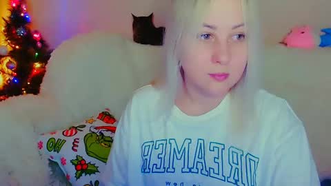 hi glad to chat online show from December 23, 2024, 8:47 pm