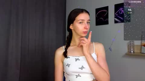 Hello My name is Helene NTMU  Finger up if u like what u see online show from September 29, 2025, 2:11 pm