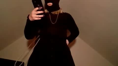 notouchmami online show from January 7, 2026, 11:56 am