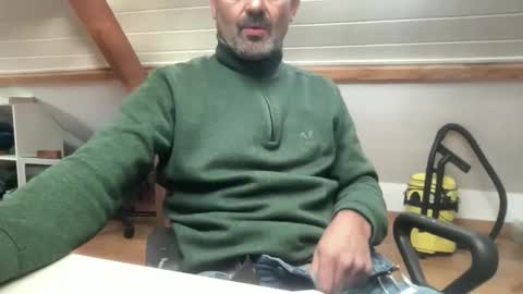 noux69 online show from November 17, 2025, 1:28 pm