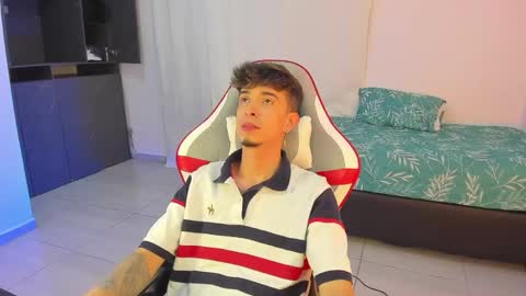 Snapshot of nova_hard chatting on April 25, 2026, 7:33 am Nova online show from April 25, 2026, 7:33 am