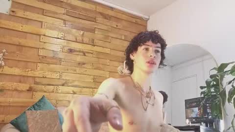 Snapshot of nova_salvadore chatting on December 20, 2025, 5:03 am Nova Salvatore online show from December 20, 2025, 5:03 am