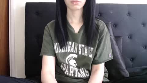 Olivia online show from December 5, 2025, 7:43 pm