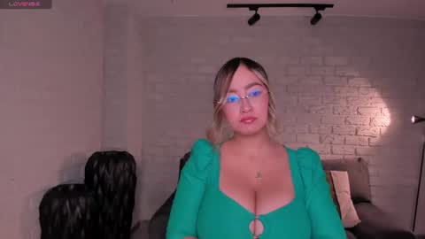 Snapshot of novasinclairx chatting on July 6, 2026, 11:51 am Nova Sinclair online show from July 6, 2026, 11:51 am