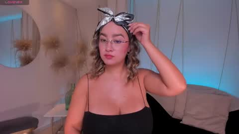 Snapshot of novasinclairx chatting on July 26, 2026, 12:01 pm Nova Sinclair online show from July 26, 2026, 12:01 pm