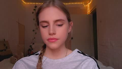 Mia Blake online show from April 1, 2026, 11:55 am