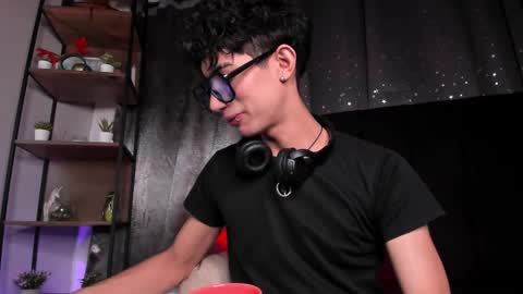 Nova online show from November 21, 2025, 7:34 pm