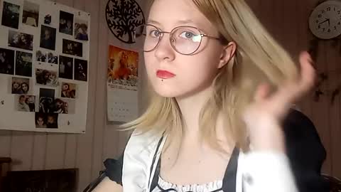 Snapshot of novellahartig chatting on February 14, 2026, 2:36 pm Sari It is my first day online show from February 14, 2026, 2:36 pm