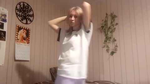 Snapshot of novellahartig chatting on March 4, 2026, 3:40 pm Sari It is my first day online show from March 4, 2026, 3:40 pm