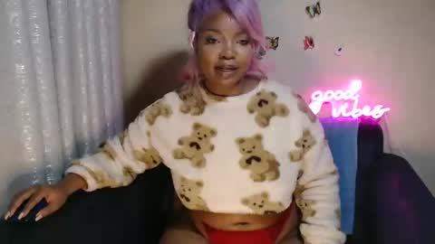 nudeberries515 online show from November 26, 2025, 1:06 am