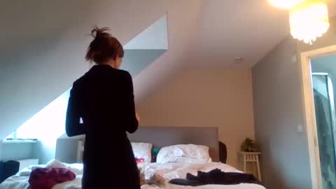 Alice  Nudgeman online show from November 16, 2025, 11:49 am