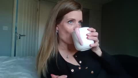 Alice  Nudgeman online show from November 21, 2025, 10:03 am