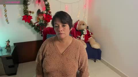 nuit_rose online show from December 21, 2024, 2:09 am