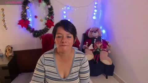 nuit_rose online show from December 23, 2024, 2:35 am