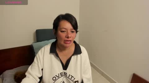 nuit_rose online show from January 8, 2025, 7:34 am