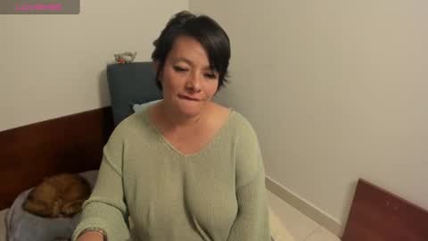 nuit_rose online show from January 14, 2025, 4:36 am