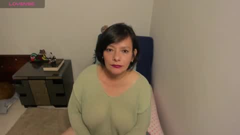 nuit_rose online show from September 10, 2025, 2:22 am