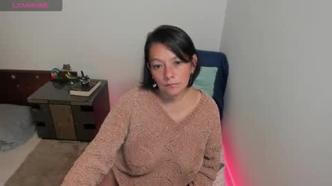 nuit_rose online show from November 14, 2025, 2:21 am