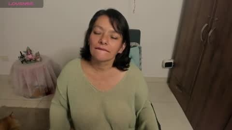 nuit_rose online show from April 9, 2026, 6:19 am