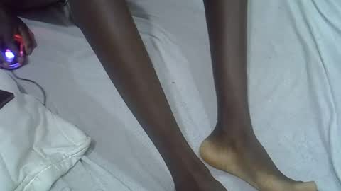 nunu_40 online show from February 4, 2026, 9:53 pm