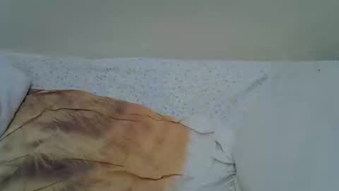 nunu_40 online show from February 19, 2026, 5:42 pm