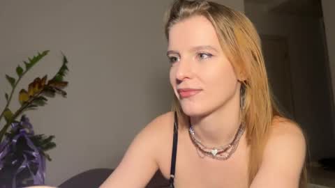 nura_foxx online show from February 13, 2026, 2:07 am