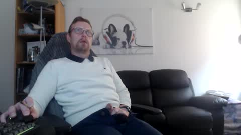 nursefan online show from November 21, 2025, 12:37 pm