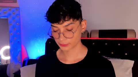   online show from November 9, 2025, 3:32 pm