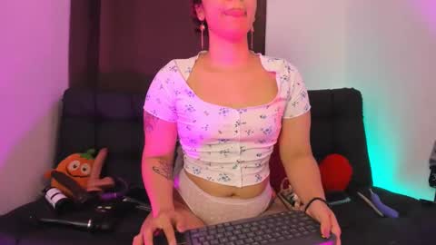 Nia online show from March 5, 2025, 4:02 am