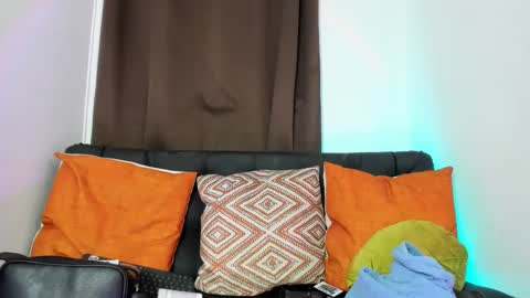 Nia online show from September 16, 2025, 11:06 pm