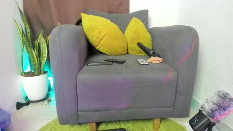 Nia online show from March 11, 2026, 11:44 pm