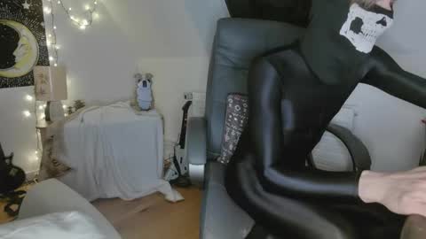 Nyl0nnickb0y online show from April 12, 2026, 7:19 pm