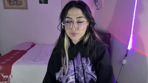 Snapshot of nymph_frida chatting on December 10, 2024, 8:51 am Frida online show from December 10, 2024, 8:51 am