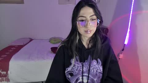 Snapshot of nymph_frida chatting on December 11, 2024, 8:15 am Frida online show from December 11, 2024, 8:15 am