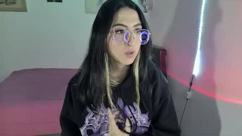 Snapshot of nymph_frida chatting on February 4, 2025, 6:57 am Frida online show from February 4, 2025, 6:57 am