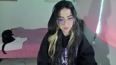 Snapshot of nymph_frida chatting on February 6, 2025, 7:13 am Frida online show from February 6, 2025, 7:13 am