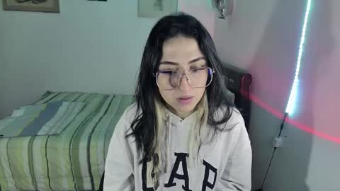 Snapshot of nymph_frida chatting on February 28, 2025, 12:09 pm Frida online show from February 28, 2025, 12:09 pm