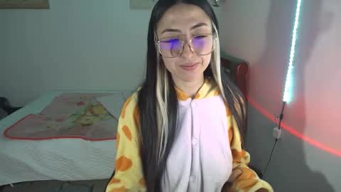 Snapshot of nymph_frida chatting on December 21, 2025, 7:37 am Frida online show from December 21, 2025, 7:37 am