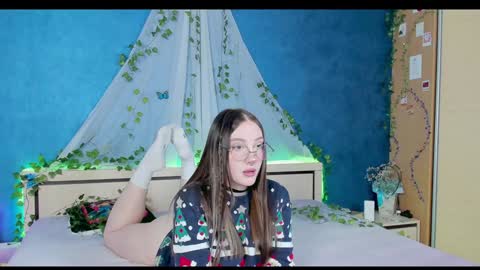 Kat online show from December 17, 2024, 7:37 pm